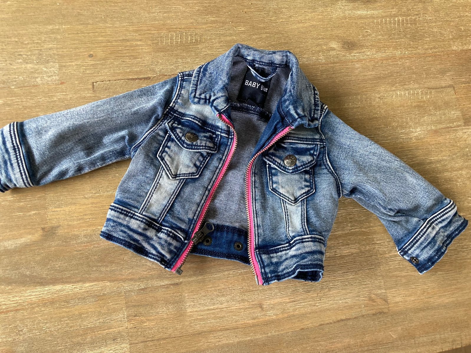 baby blue spijkerjasje maat 68, Kinderen en Baby's, Babykleding | Maat 86, Ophalen of Verzenden, Zo goed als nieuw, Meisje, Jasje