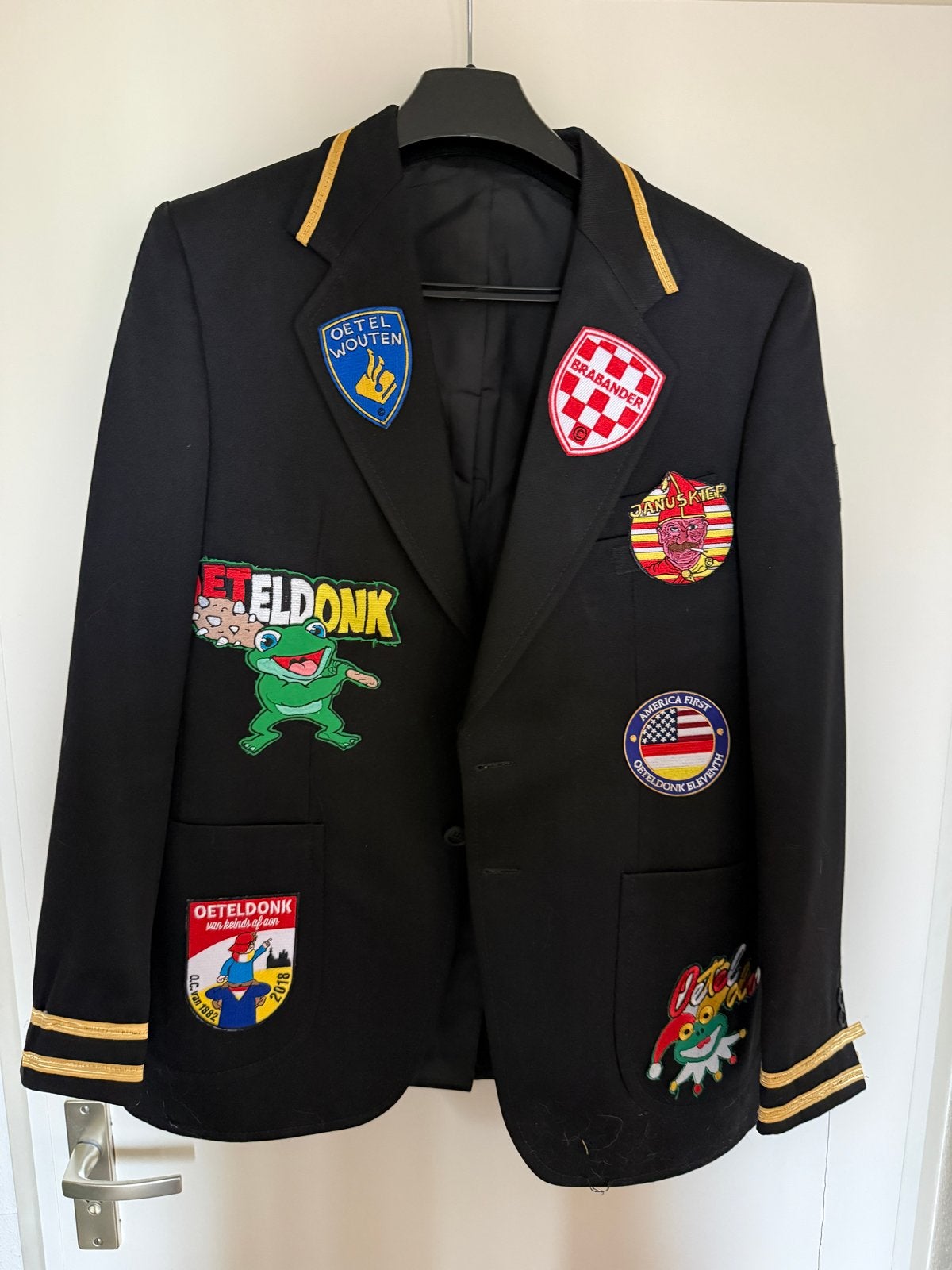 Oeteldonk jasje met emblemen - Maat M, Kleding | Dames, Maat 38/40 (M), Carnaval, Ophalen of Verzenden, Zo goed als nieuw