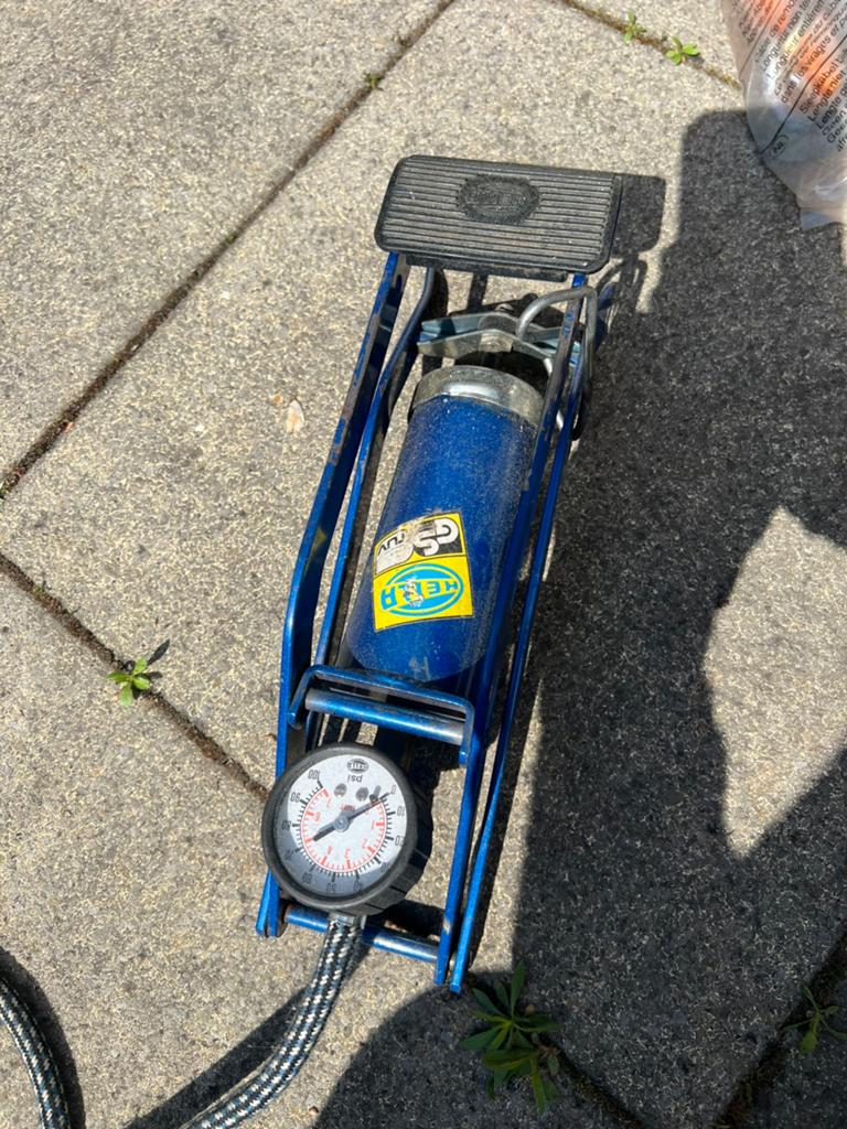 Bandenpomp meter / autobandenpomp, Auto diversen, Autogereedschap, Ophalen of Verzenden, Zo goed als nieuw