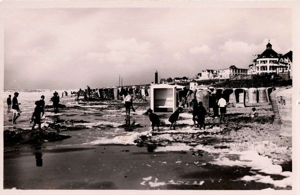 Noordwijk aan Zee – Strand gezicht., Ophalen of Verzenden, 1940 tot 1960, Ongelopen, Zuid-Holland