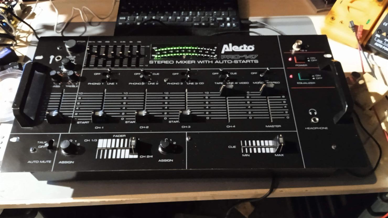 Mengpaneel: Alecto PRO-147 stereo mixer, Muziek en Instrumenten, Ophalen of Verzenden
