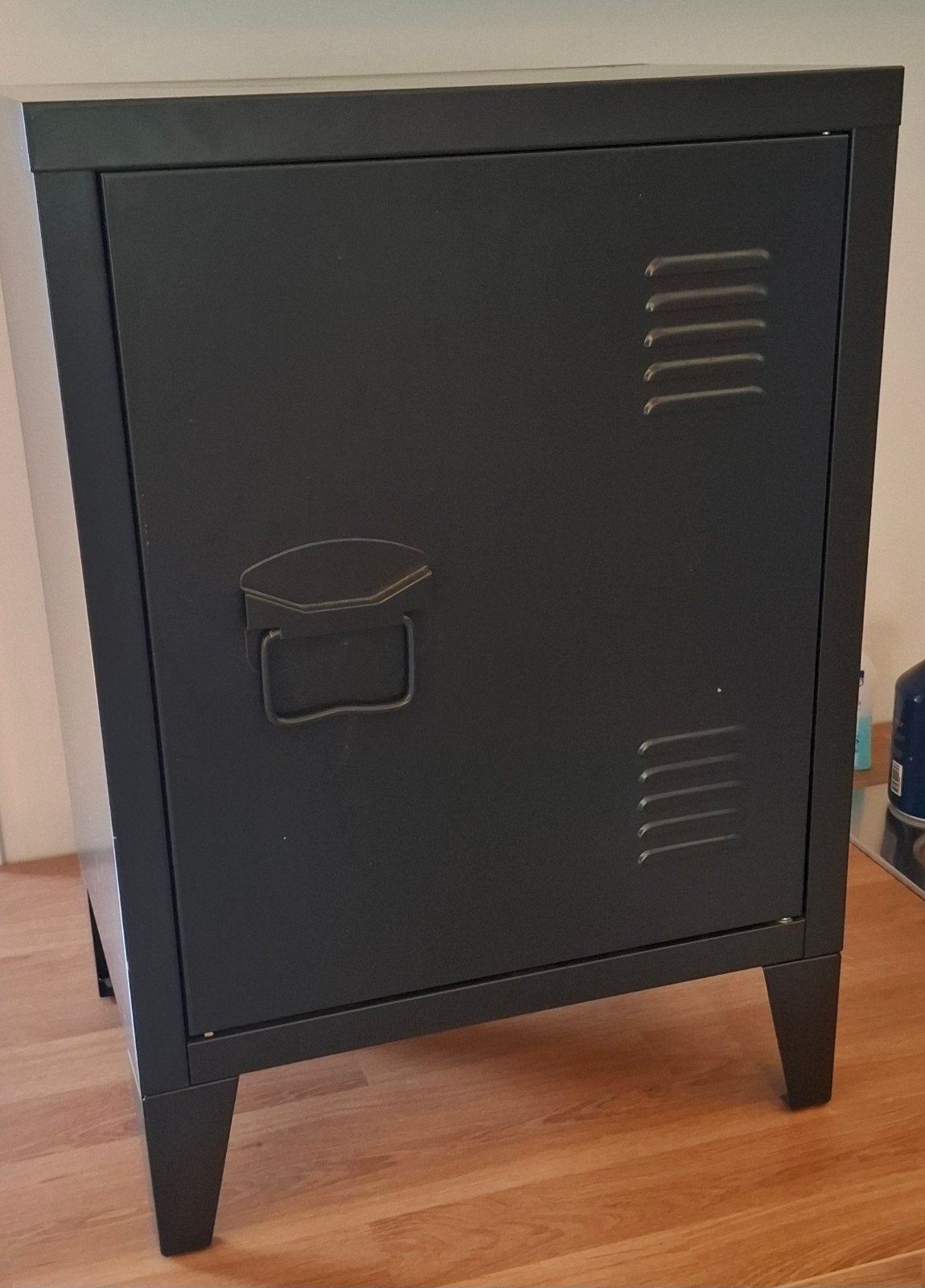 Zwart metalen locker (nacht)kastje met plank, Ophalen, Zo goed als nieuw, Industrieel, Modern, Vintage