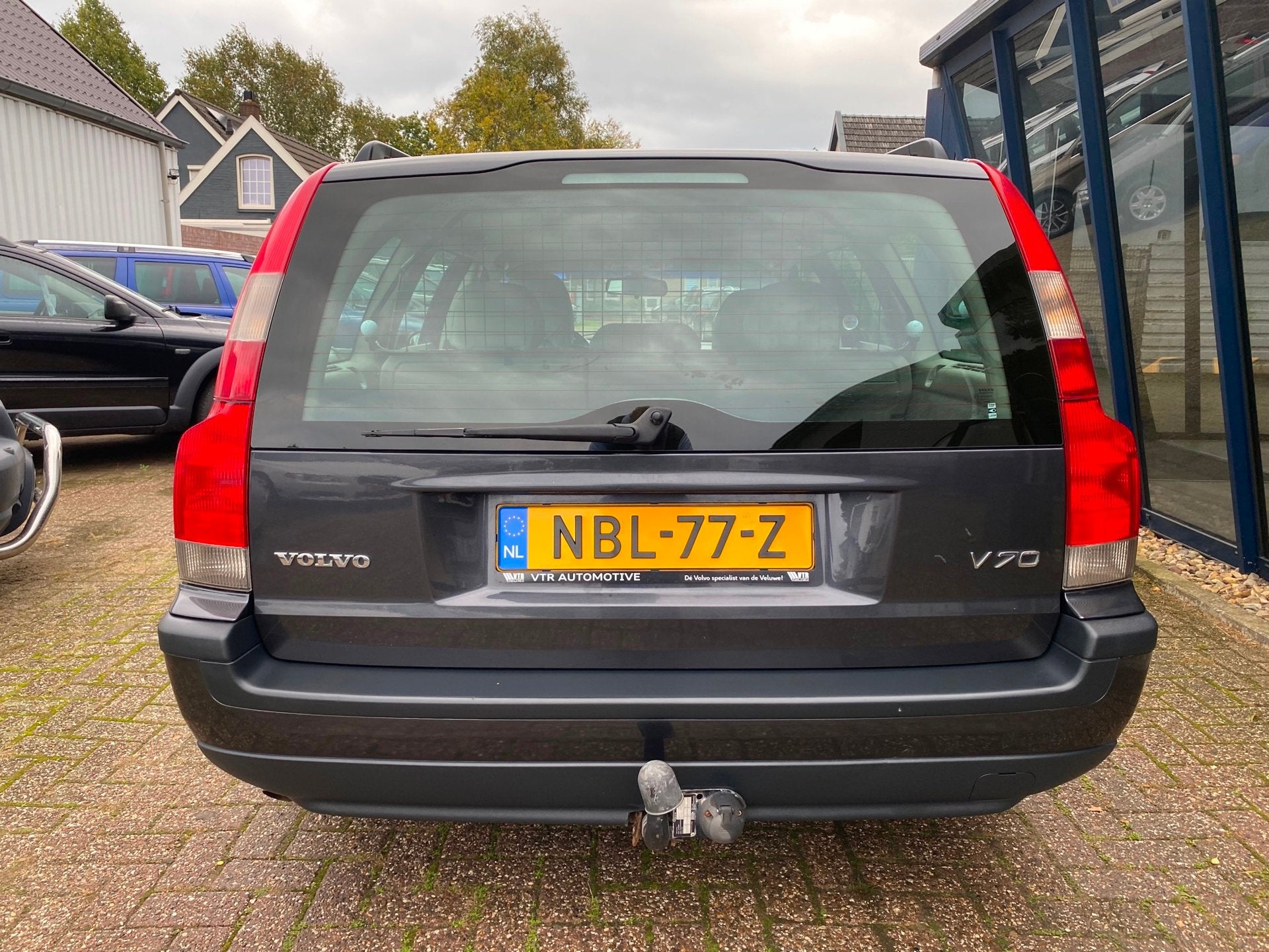 Volvo V70 2.4 Comfort Line Automaat Youngtimer, Auto's, Gebruikt, Beige, Verwarmde buitenspiegels, Leder en Stof