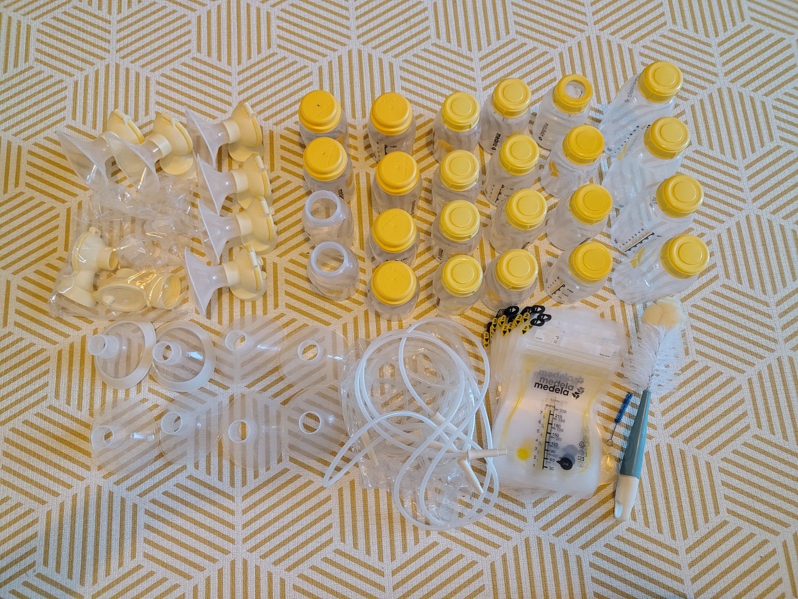 Medela kolfaccessoires: flessen, borstschilden en meer, Ophalen of Verzenden, Gebruikt, Borstkolf