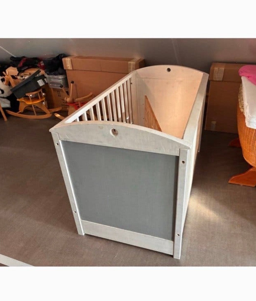 Wit houten ledikantje voor baby of peuter, Ophalen, Gebruikt, Ledikant