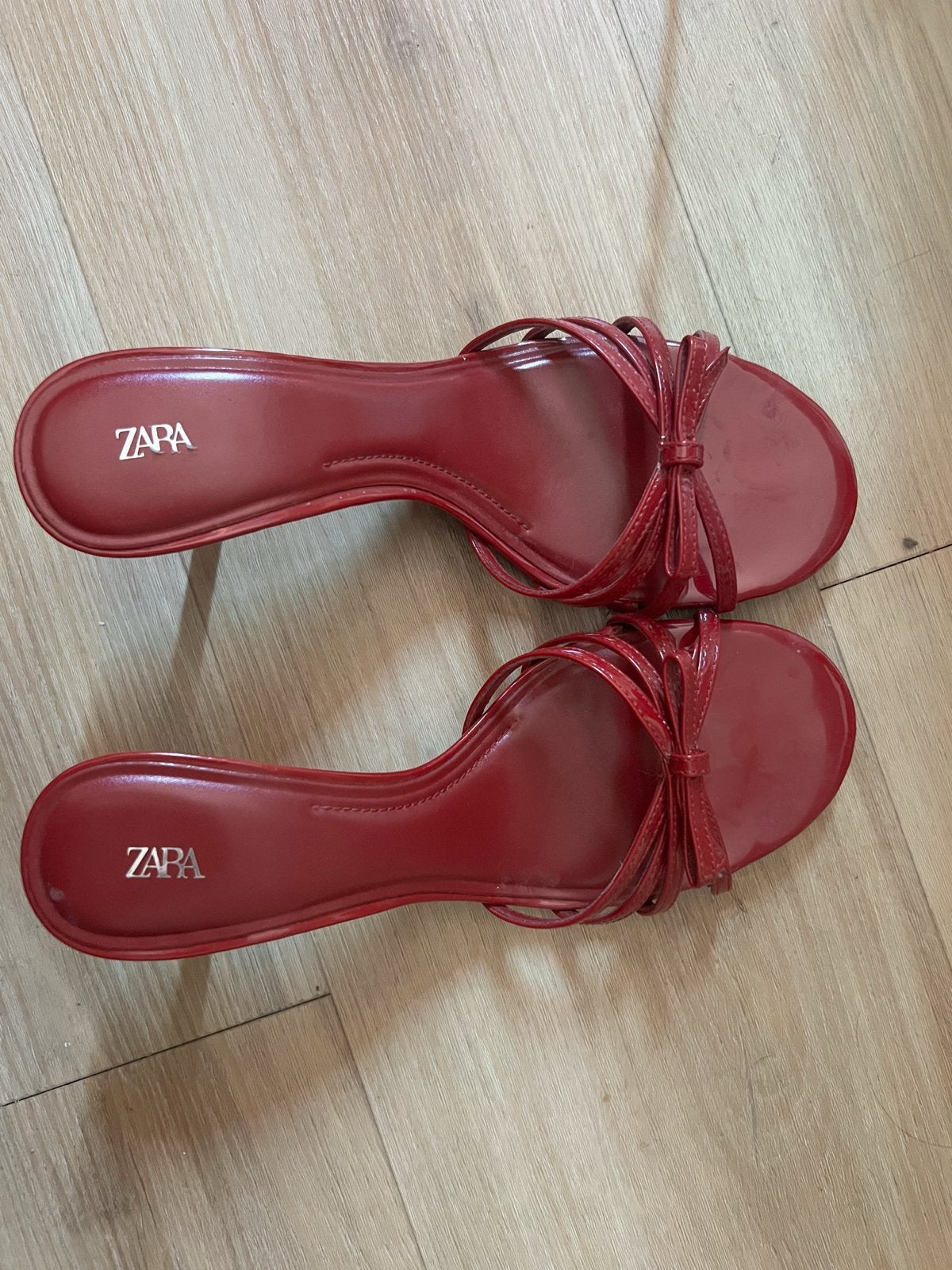 Zara Heels Maat 38 - Rode Muiltjes met Hak, Kleding | Dames, Schoenen, Ophalen of Verzenden, Gedragen, Rood, Sandalen of Muiltjes