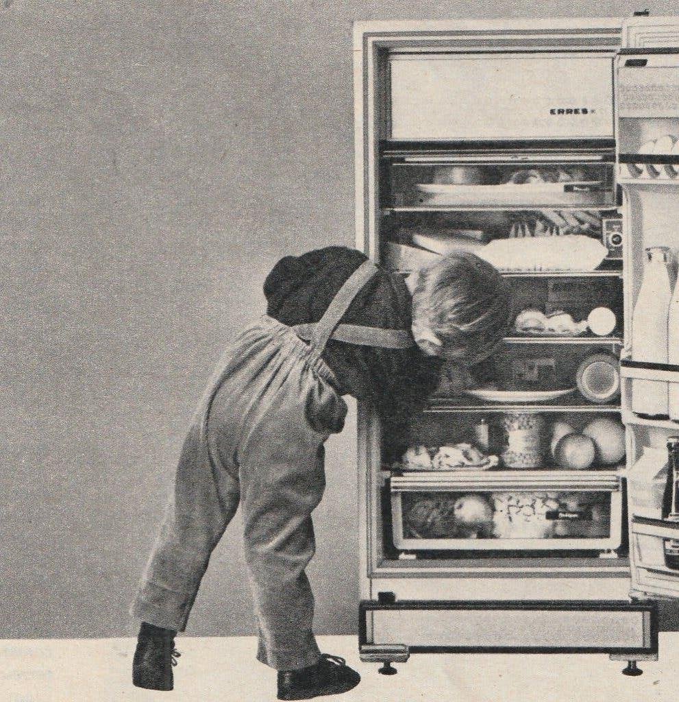 Retro reclame 1966 Erres koelkast jongetje in tuinbroekje, Verzenden, Overige typen