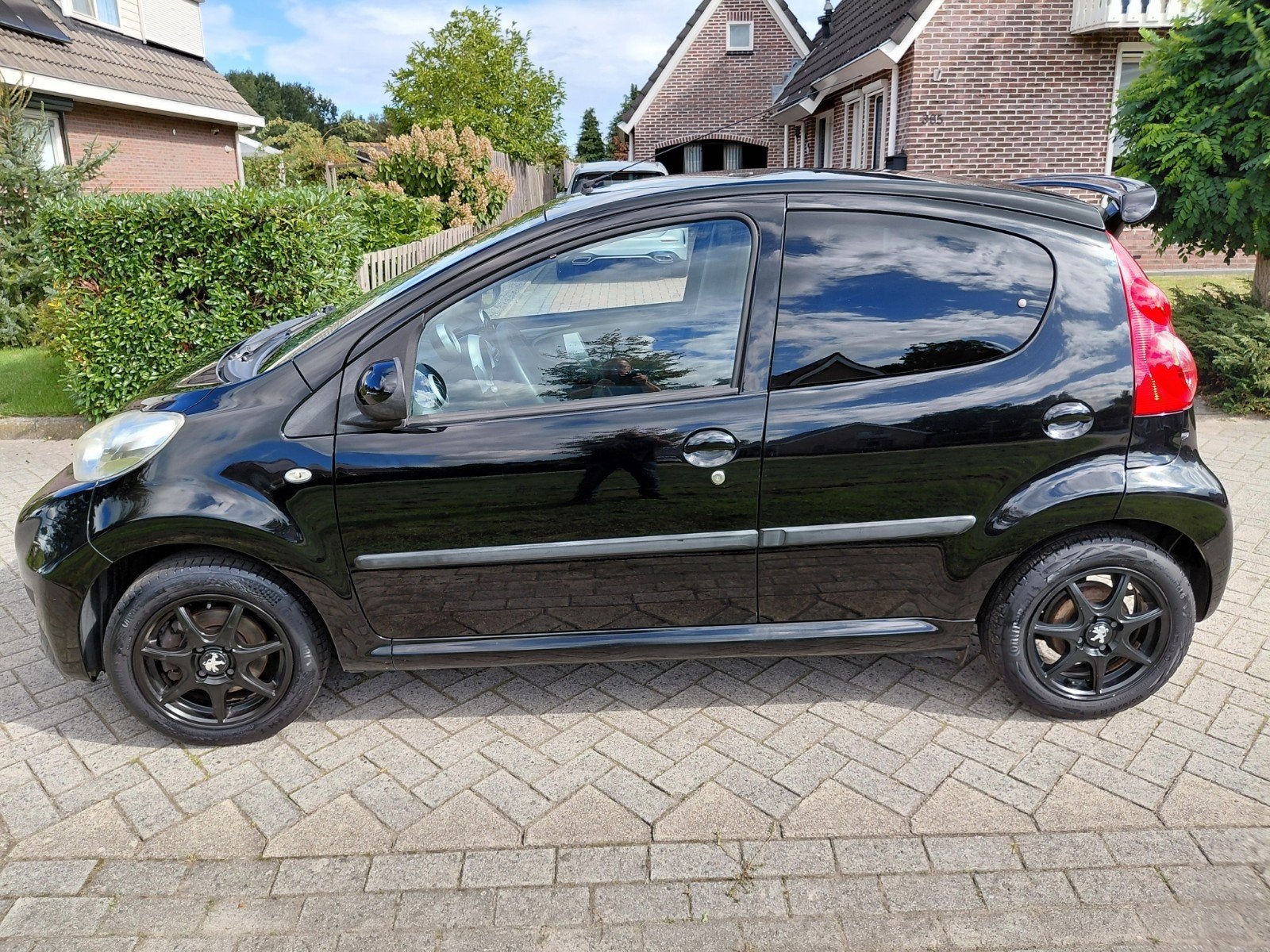 Peugeot 107 1.0 12V 5DR 2011 Zwart, Auto's, Voorwielaandrijving, 4 stoelen, Origineel Nederlands, Handgeschakeld