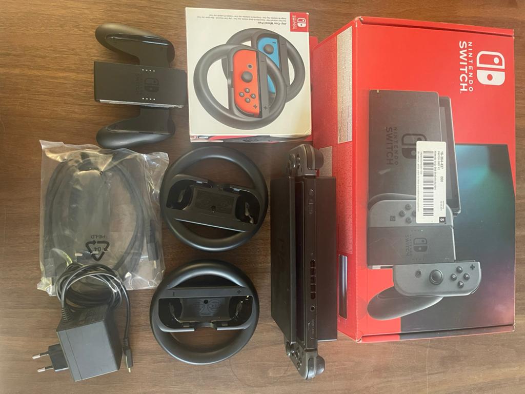 Nintendo switch met Joy-con Wheel pair., Ophalen of Verzenden, Zo goed als nieuw, Met 1 controller, Switch Original