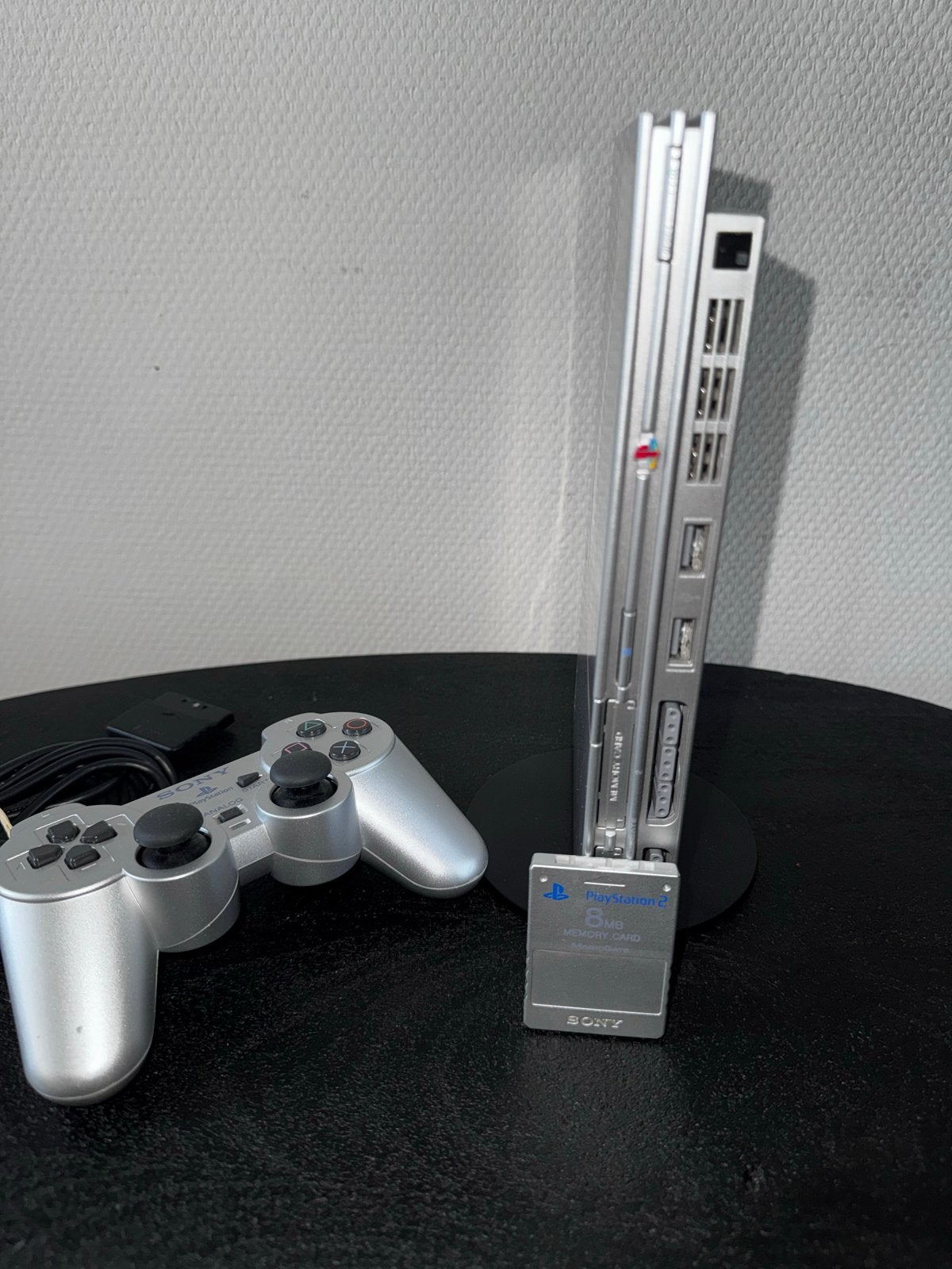 Sony PlayStation 2 Slim (Satin Silver) - COMPLEET MET STAND, Gebruikt, Ophalen of Verzenden, Met geheugenkaart, Met 1 controller