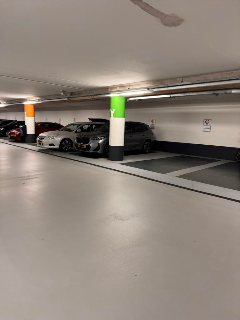 Parkeerplek parkeerplaats te huur per direct, Huizen en Kamers, Garages en Parkeerplaatsen, Amsterdam