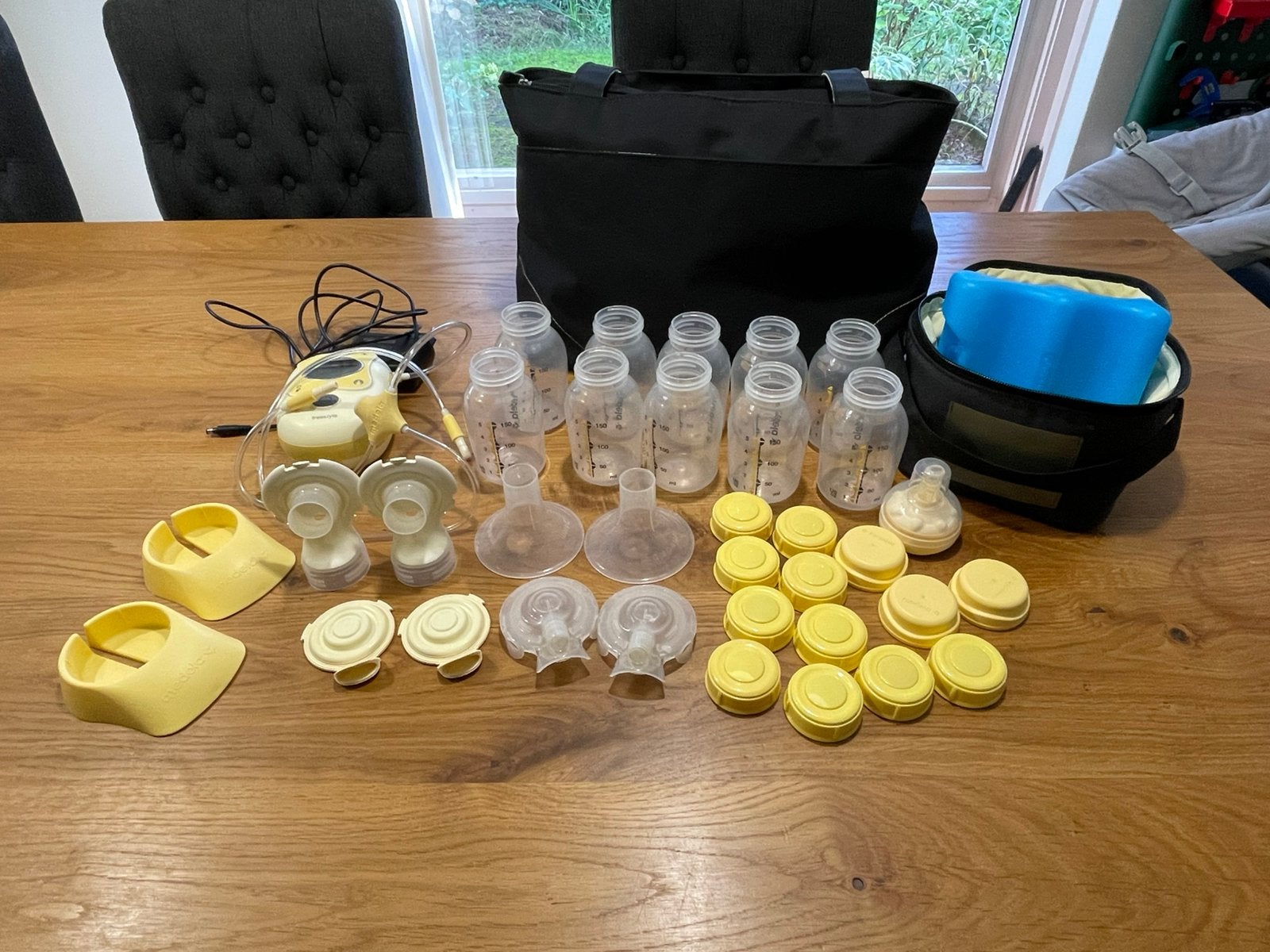 Dubbele borstkolf Medela freestyle met veel accessoires, Ophalen of Verzenden, Gebruikt, Borstkolf, Medela