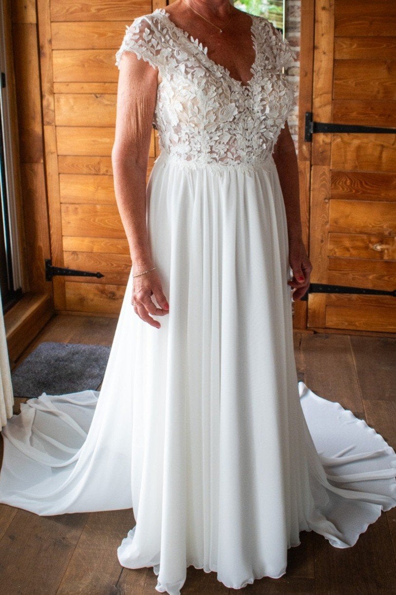 Prachtige Bianco Evento Olena trouwjurk, maat XL/42, Kleding | Dames, Trouwkleding en Trouwaccessoires, Ophalen of Verzenden, Zo goed als nieuw