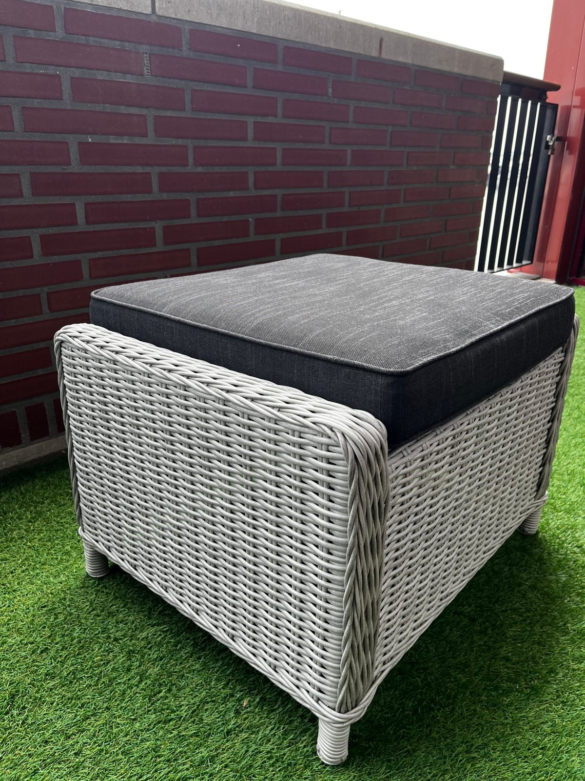 Voetenbank Ibiza, Tuin en Terras, Ophalen, Zo goed als nieuw