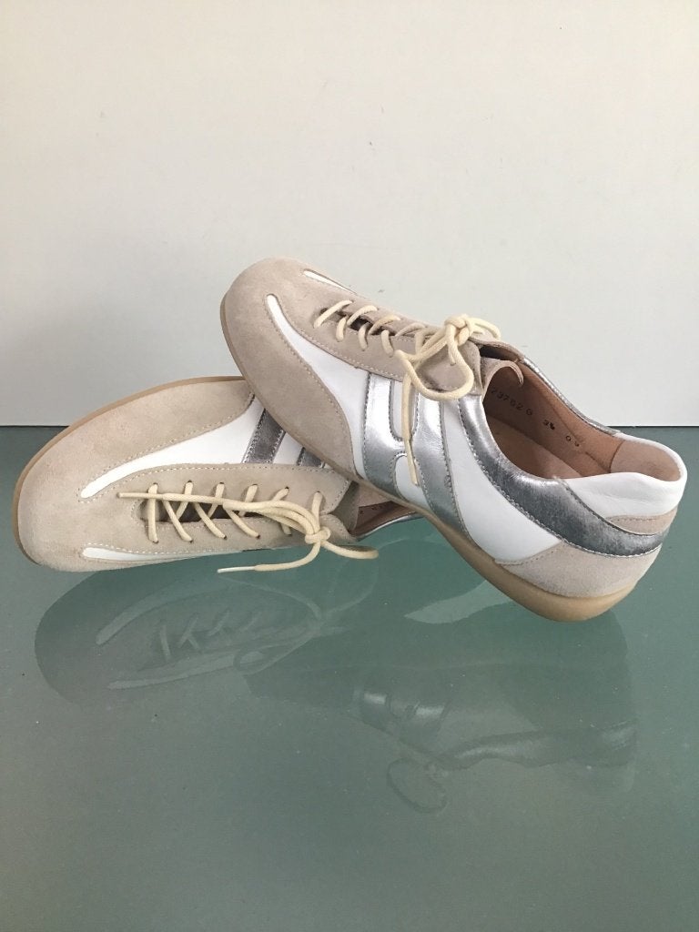 Hartjes | Nieuwe witte sneakers 36.5 | Gratis verzenden, Verzenden, Wit, Nieuw, Sneakers of Gympen