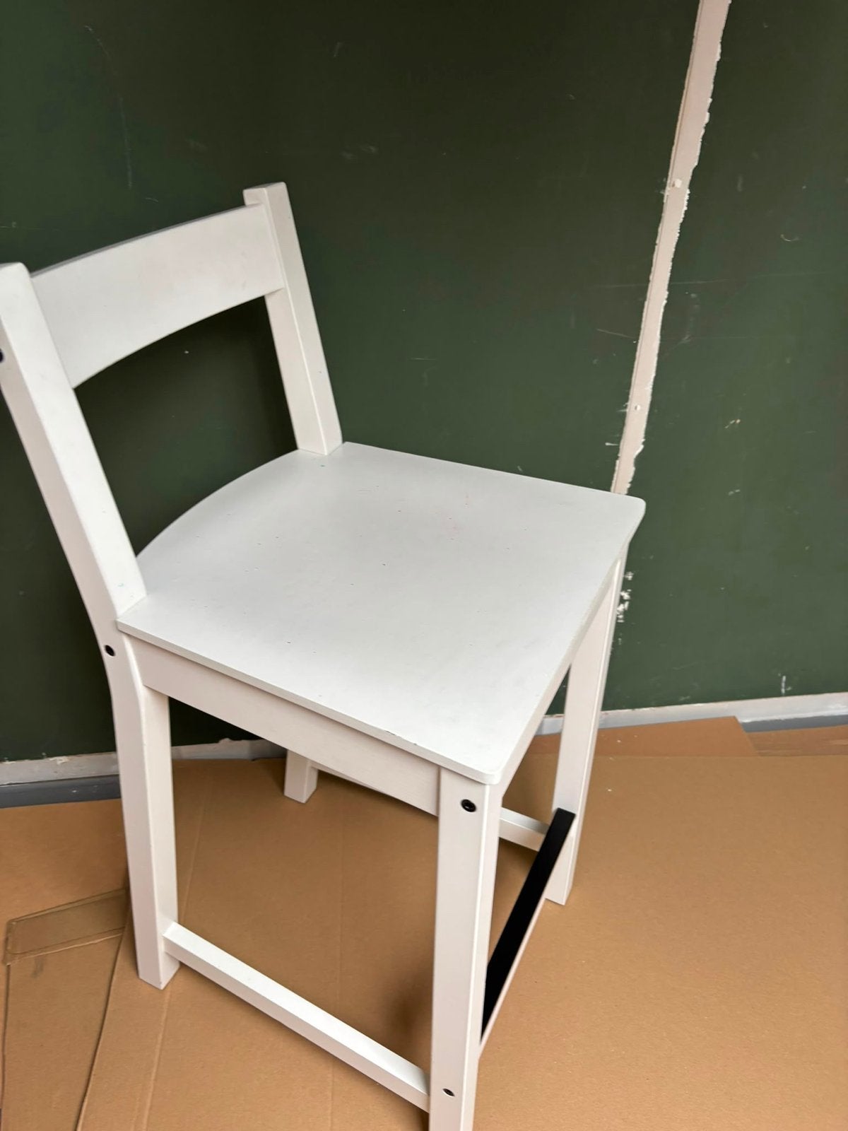 IKEA witte barkruk / hoge stoel, Ophalen, Met voetsteun, 60 tot 90 cm, Zo goed als nieuw