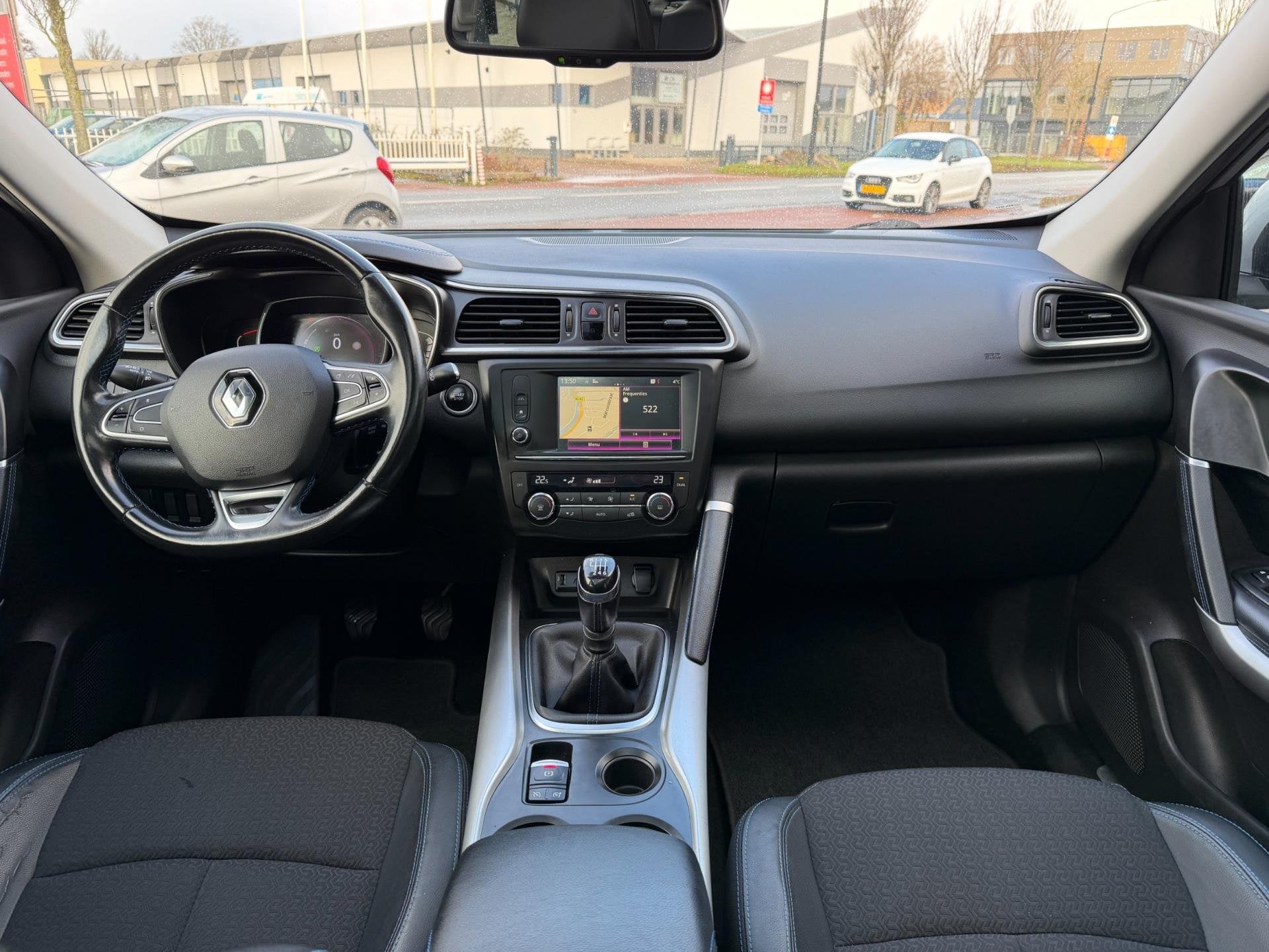 Renault Kadjar 1.2 TCe Bose Clima|Cruise|NAVI|PANO|Camera, Voorwielaandrijving, Gebruikt, 4 cilinders, Leder en Stof
