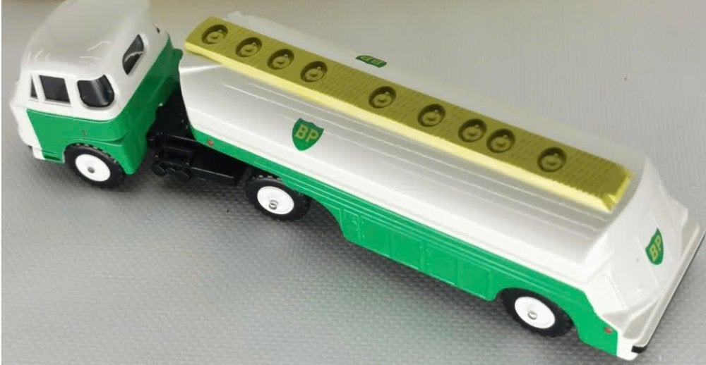 Saviem BP tankwagen schaal 1/43 CIJ Norev ref. 4/71/05, Hobby en Vrije tijd, Verzenden, Nieuw, Bus of Vrachtwagen, Norev