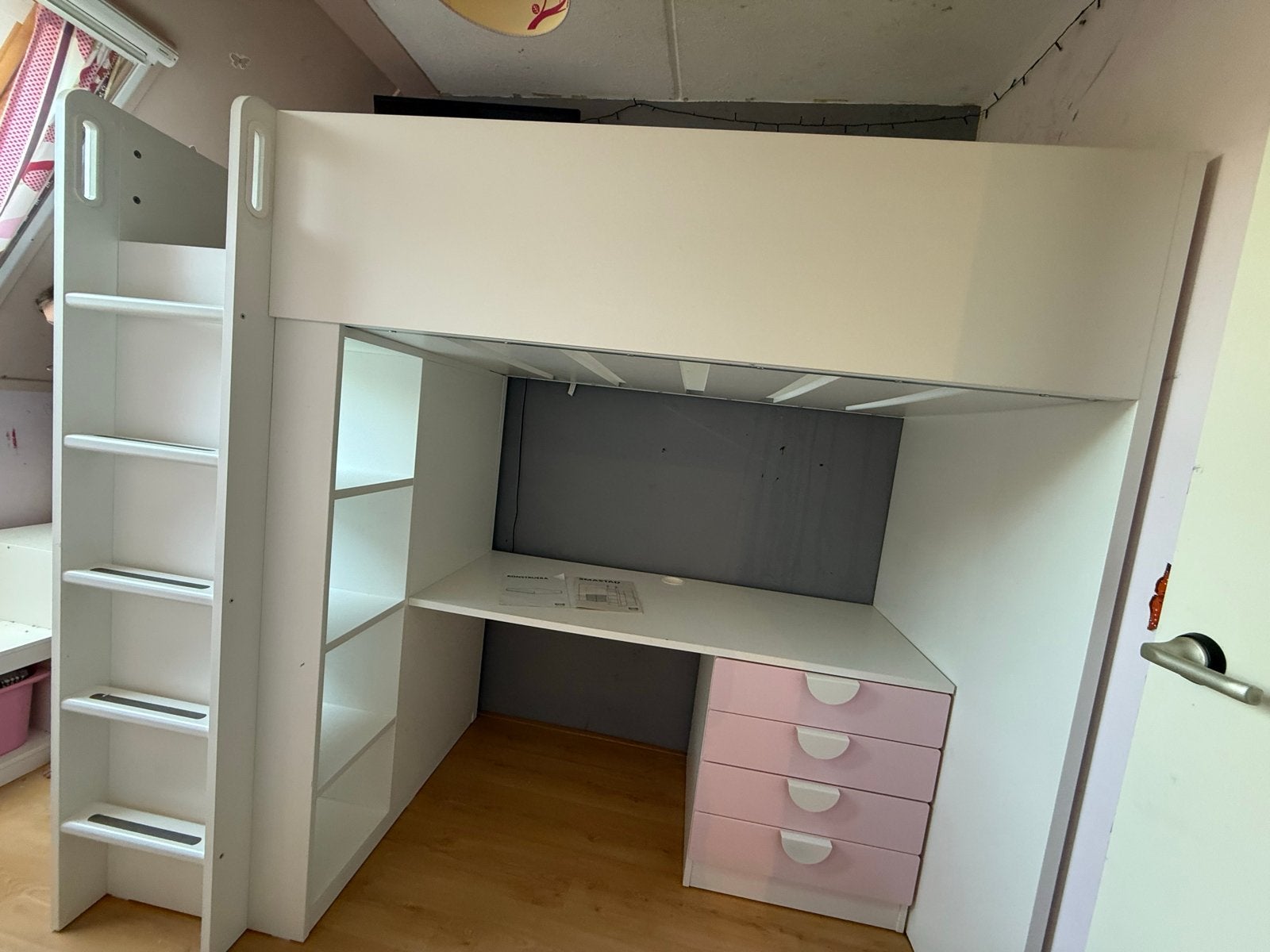 IKEA Småstad Hoogslaper roze 90x200 cm met bureau en kast, Ophalen, Gebruikt, Eenpersoons, 200 cm