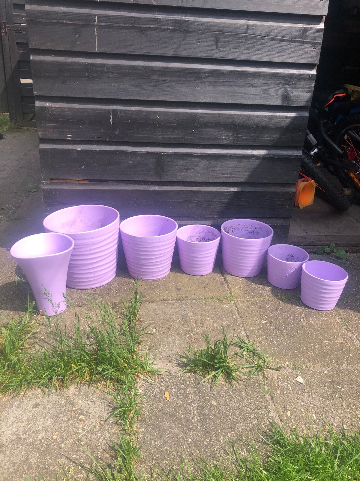 Leuke set lila  bloempotten in verschillende maten - Paars, Tuin en Terras, Bloempotten, Ophalen, Kunststof, Gebruikt, Rond