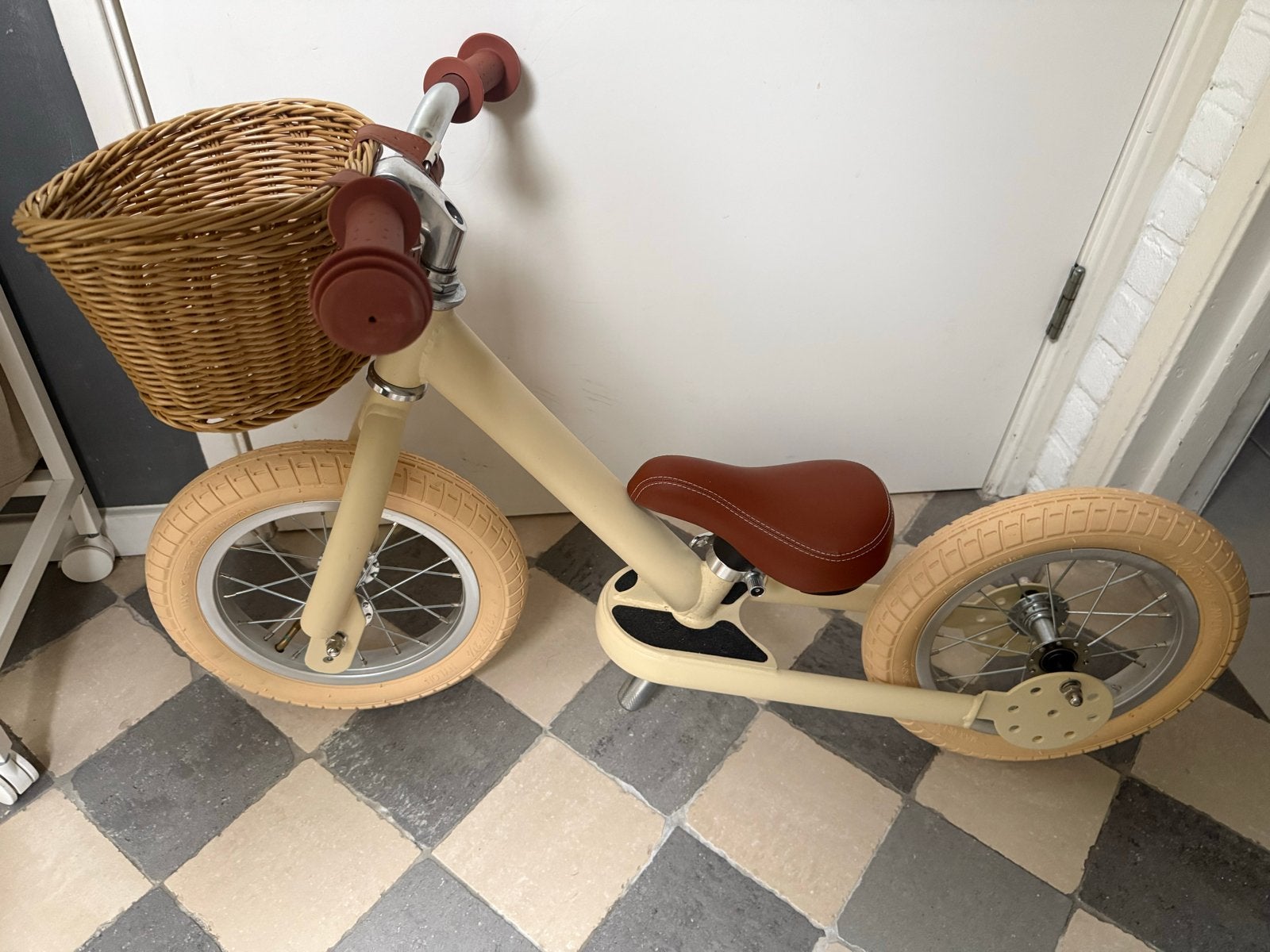 Trybike Kinderloopfiets met mandje - Crème/Bruin