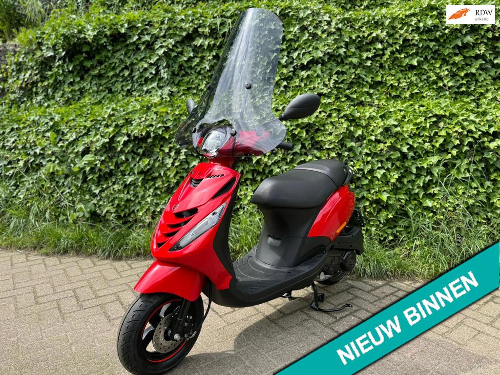 Piaggio Zip SP POWER1 LED RED RS E5 NIEUW BETAAL met in3, Zip, P, 49 cc, P
p  p, NL