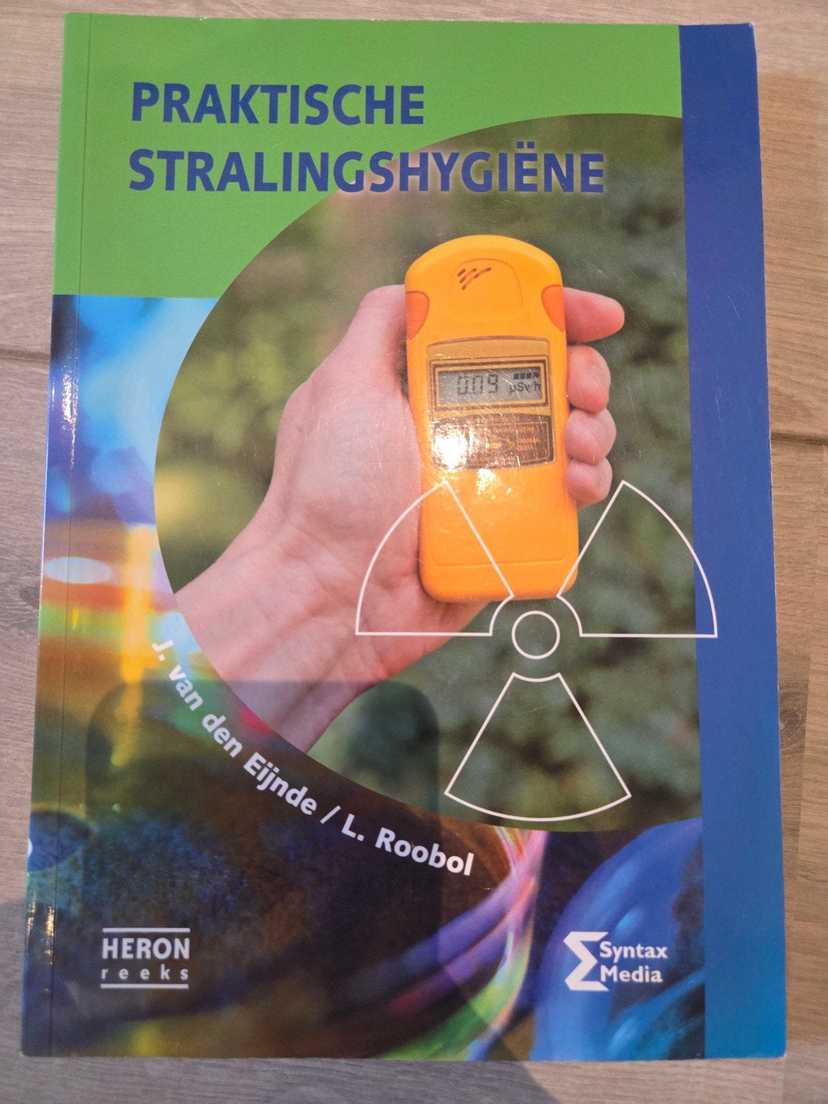 Praktische Stralingshygiëne - J. van den Eijnde / L. Roobol, Boeken, Zo goed als nieuw, J. van den Eijnde / L. Roobol, Beta, HBO