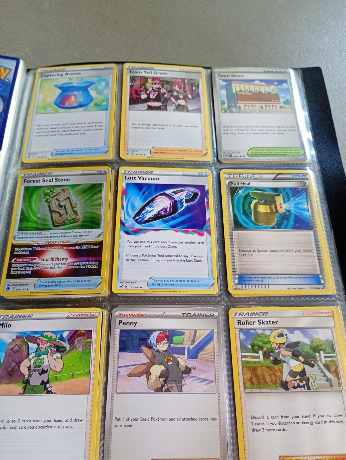 Verzameling pokémon kaarten (zonder neppe) in pikachu map, Ophalen of Verzenden, Zo goed als nieuw, Boek of Catalogus