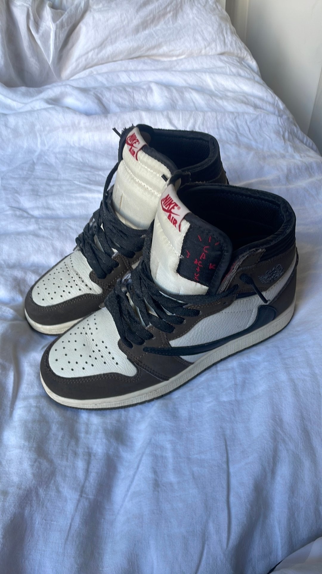 Travis scott jordans 1 high mocha, Ophalen of Verzenden, Zo goed als nieuw, Bruin