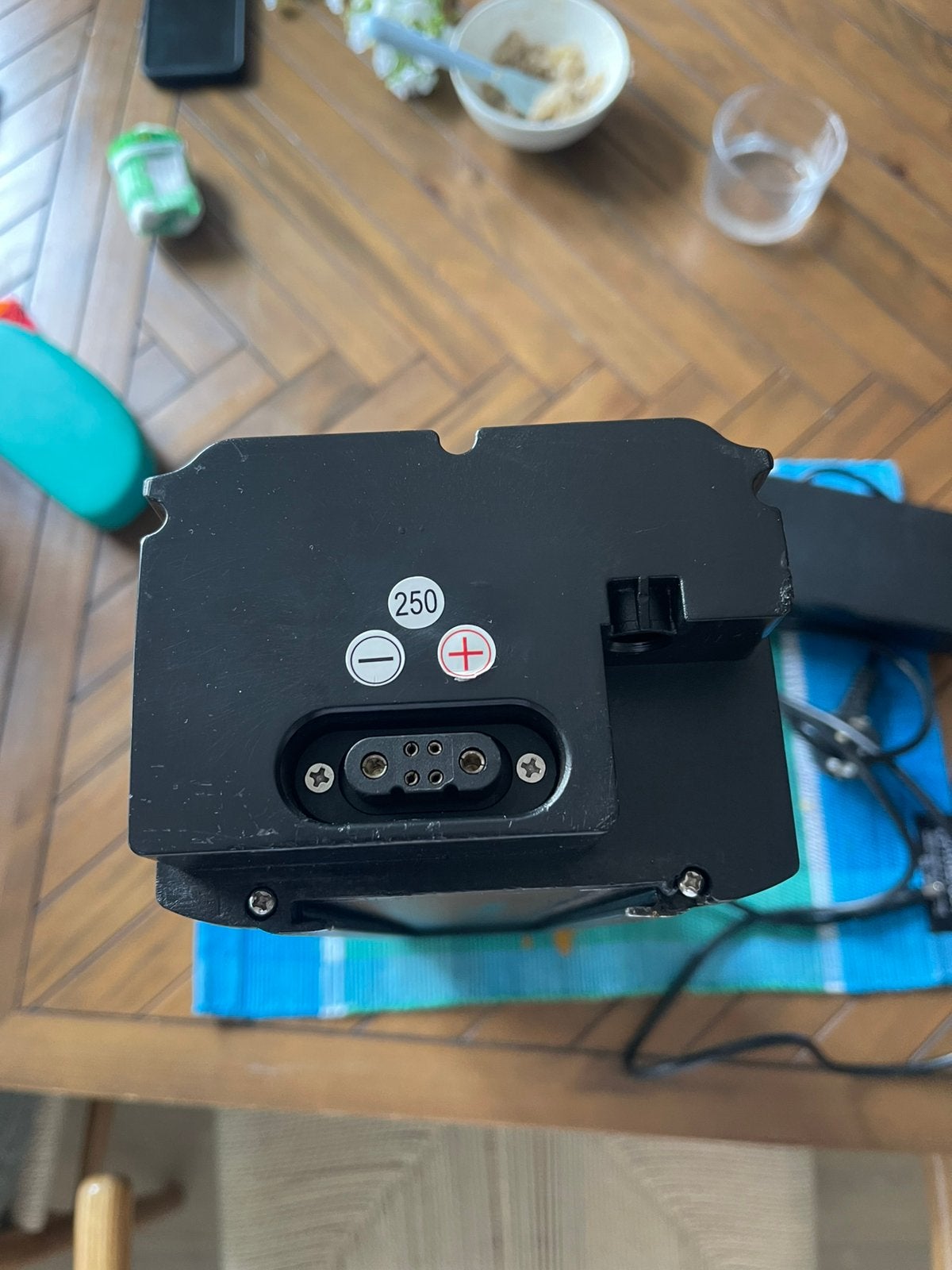 Knaap battery with charger., Fietsen en Brommers, Fietsaccessoires | Fietsaccu's, Ophalen of Verzenden, Zo goed als nieuw