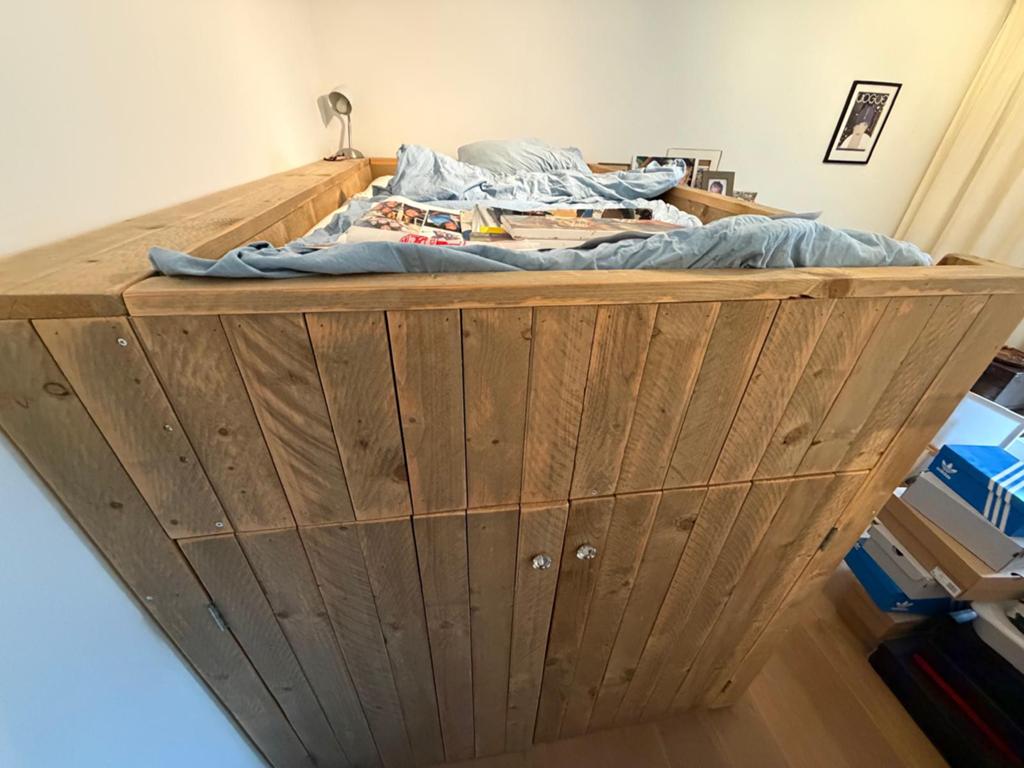 Hoogslaper van steigerhout inclusief kasten bergruimte, Huis en Inrichting, Slaapkamer | Stapelbedden en Hoogslapers, Ophalen