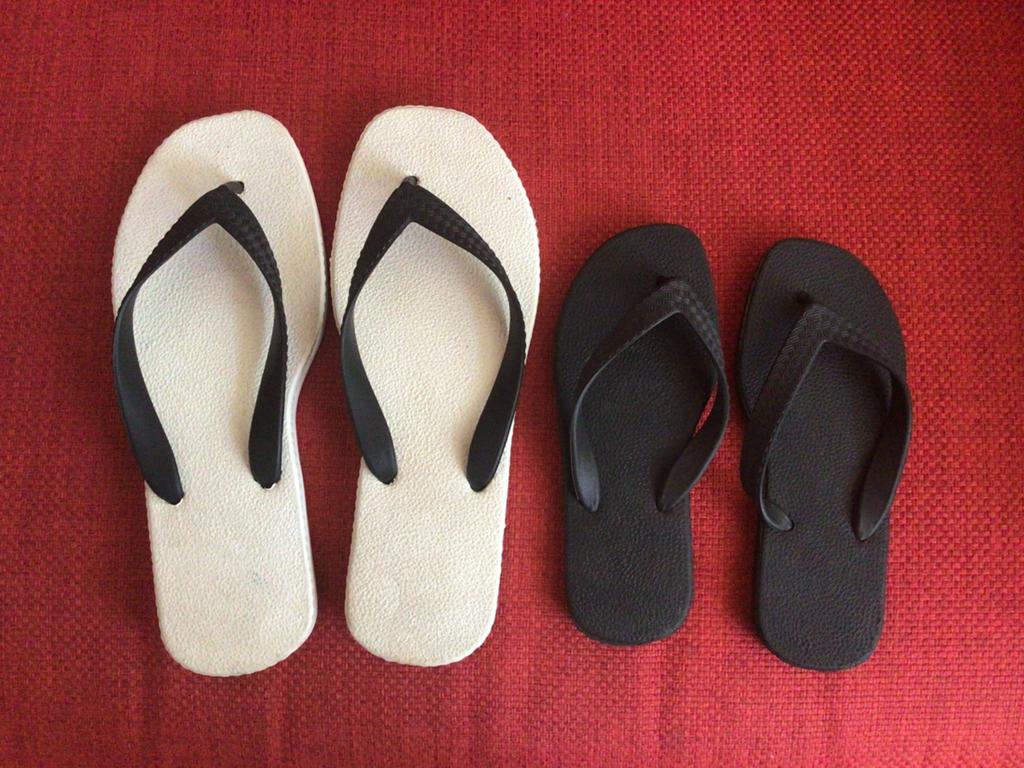 Sarraizienne slippers 33, Ophalen of Verzenden, Zo goed als nieuw, Zwart