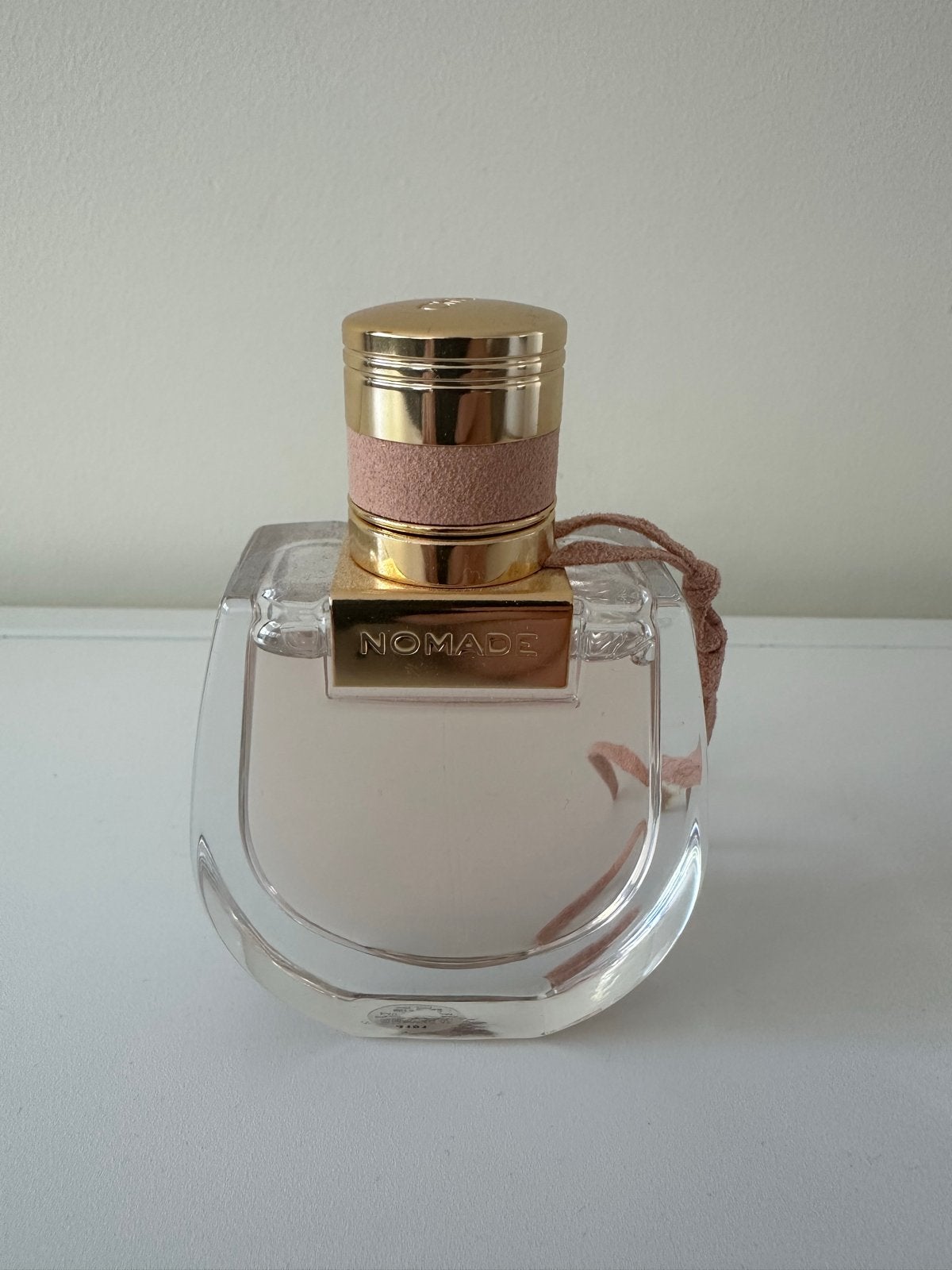 Chloé Nomade Eau de Parfum 50ml - Zo goed als nieuw, Sieraden, Tassen en Uiterlijk, Uiterlijk | Parfum, Ophalen, Zo goed als nieuw