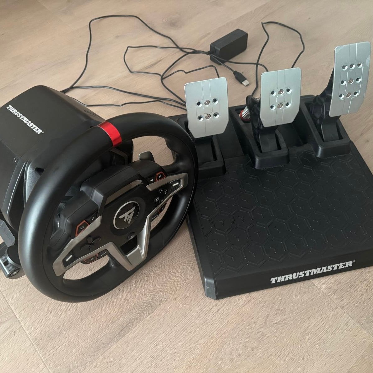 Thrustmaster T248-PS racestuur + T3PM 3-pedaalset, Spelcomputers en Games, Ophalen, Racestuur, Force feedback, PlayStation