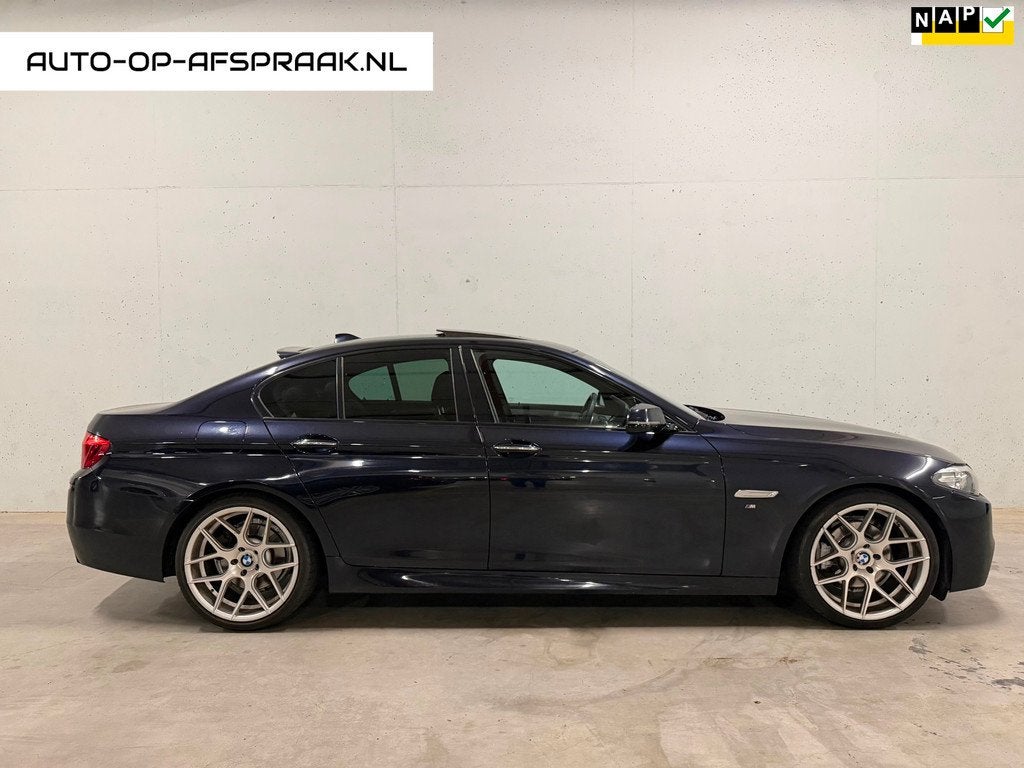 BMW 5-serie 520i M-pakket Pano Dak Leer Navi Camera Stoelver, Auto's, BMW, Automaat, Automatische klimaatregeling, Achterwielaandrijving