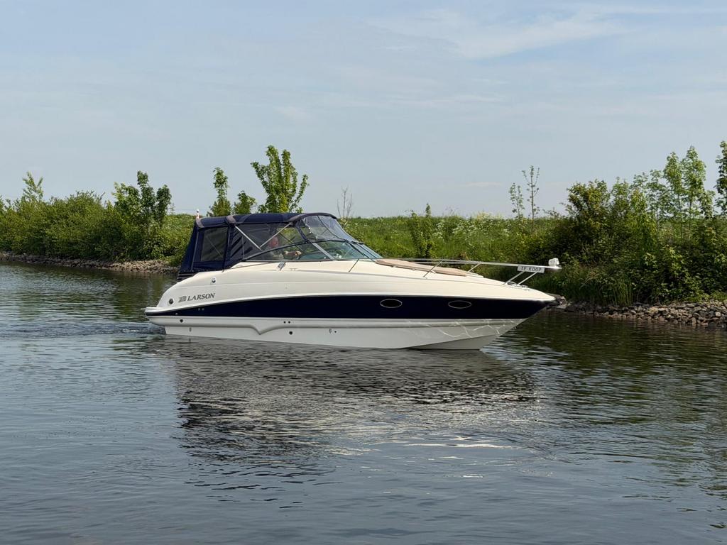 Larson 274 Cabrio, Watersport en Boten, Motorboten en Motorjachten, Gebruikt, Binnenboordmotor, Boegschroef, Polyester