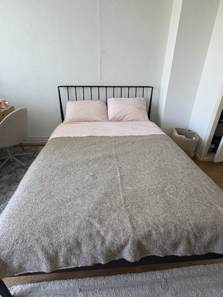 Bed 140x200 (including mattress and slated base), Ophalen, Overige materialen, Gebruikt, Zwart