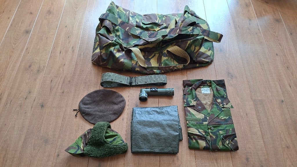 Draagtas groot Woodland en diverse spullen, Verzamelen, Ophalen of Verzenden, Landmacht, Nederland, Overige typen