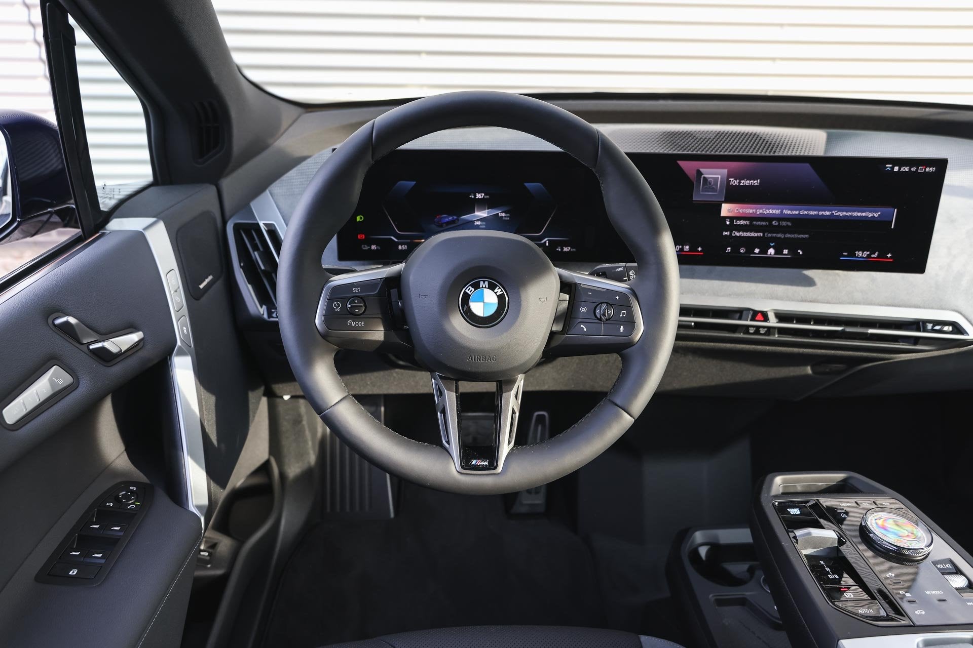 BMW iX xDrive45 M Sport / Panoramadak / Trekhaak / Soft-Clos, Dealer onderhouden, Met garantie (alle), Vierwielaandrijving, 408 pk