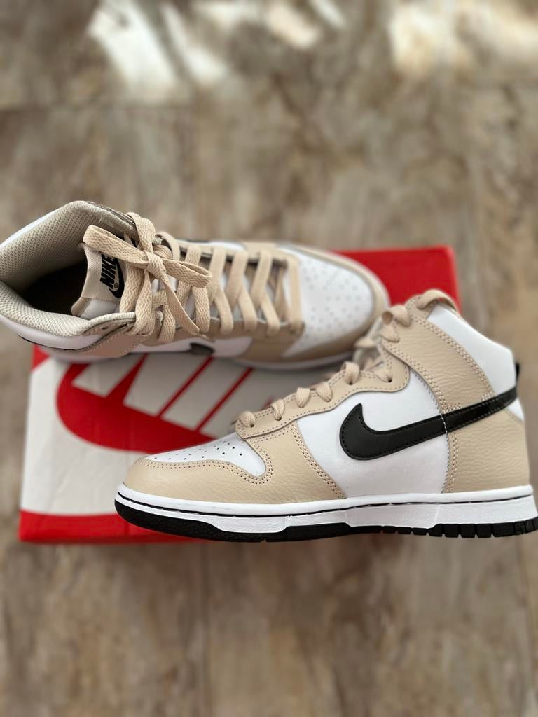 Beige Nike Dunks, Ophalen of Verzenden, Nieuw, Beige, Sneakers of Gympen