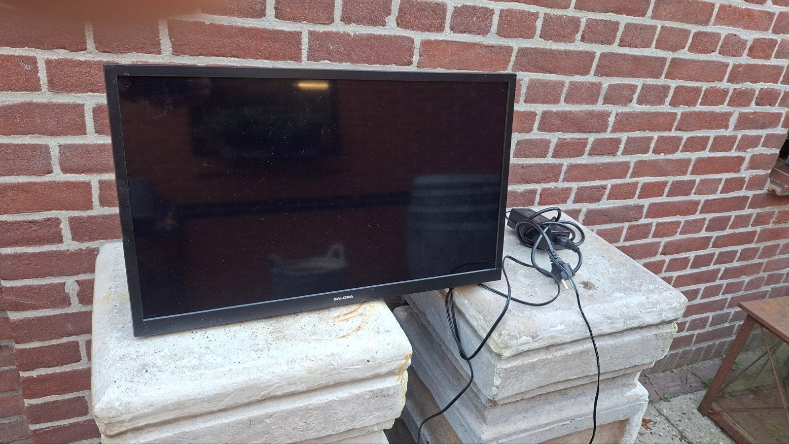 Salora Mobile 24 TV voor camper met ophangbeugel, Gebruikt, 50 Hz, 40 tot 60 cm, Ophalen