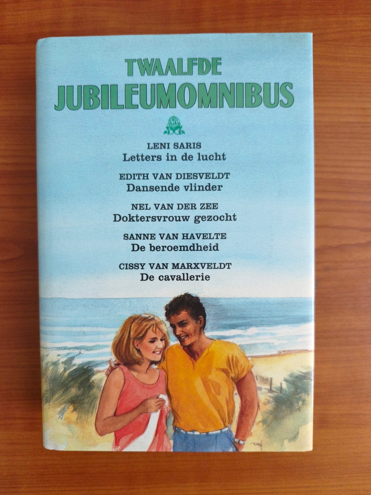 Twaalfde Jubileumomnibus - Leni Saris e.a., Boeken, Romans, Ophalen of Verzenden, Gelezen, Leni Saris, Edith van Diesveldt, Nederland