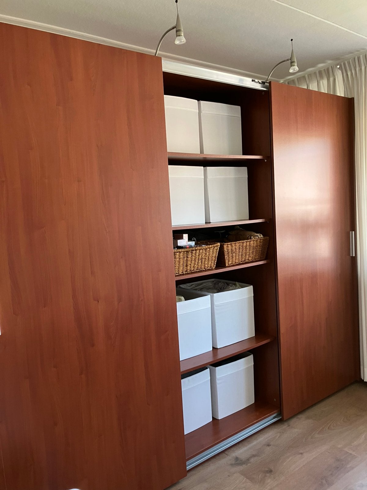 Slaapkamer bed en kast