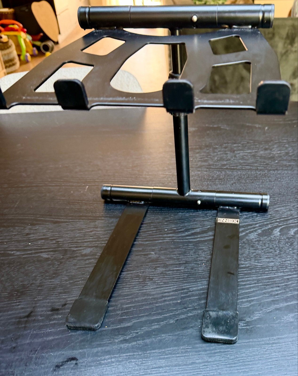 Innox IVA051 Laptopstandaard - Verstelbaar en Stevig, Ophalen of Verzenden, Gebruikt, In hoogte verstelbaar