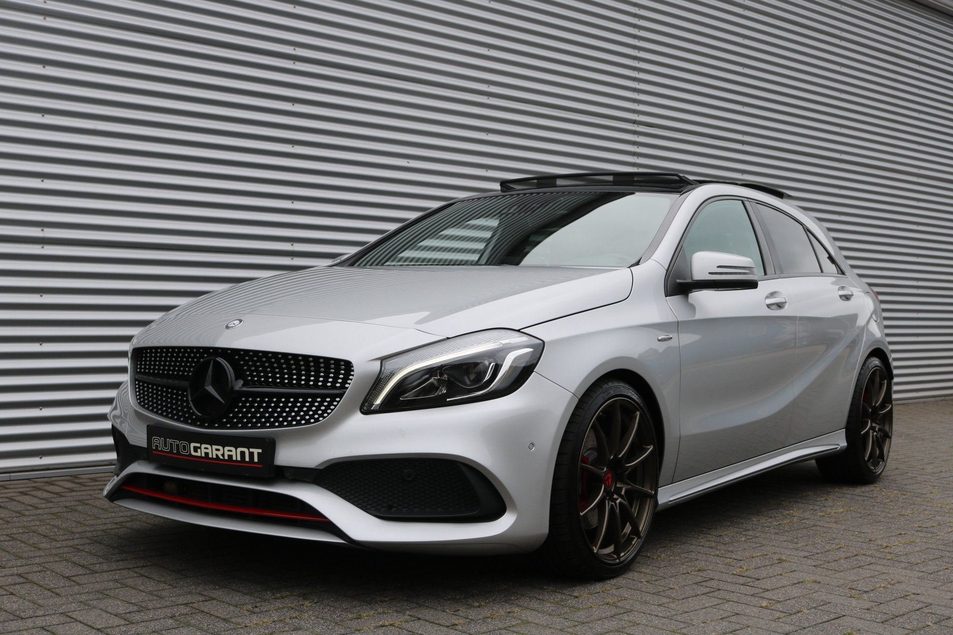 Mercedes-Benz A-Klasse 250 AMG Pakket (Panoramadak Navi/Came, Gebruikt, Zwart, 4 cilinders, 218 pk
