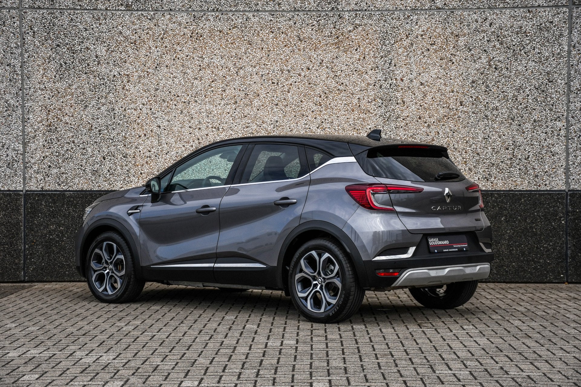 Renault Captur 1.6 E-Tech Hybrid 145 Intens (bj 2023), Auto's, 145 pk, Gebruikt, 4 cilinders, 715 kg