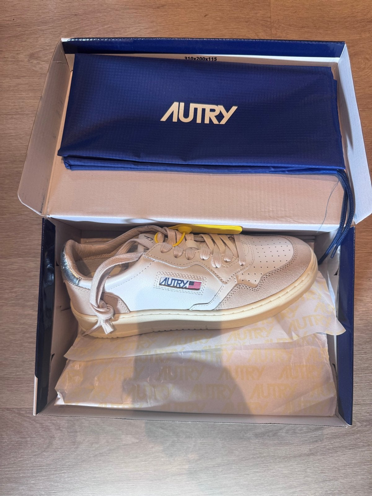 Autry Medalist Low Women White/Silver | Maat 41 | Nieuw, Ophalen of Verzenden, Nieuw, Wit, Sneakers of Gympen