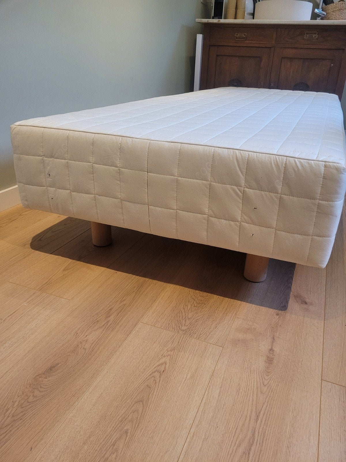 Cocomat Orestis bedbodem 80x200 cm, z.g.a.n. met poten, Ophalen, Eenpersoons, Wit, Zo goed als nieuw