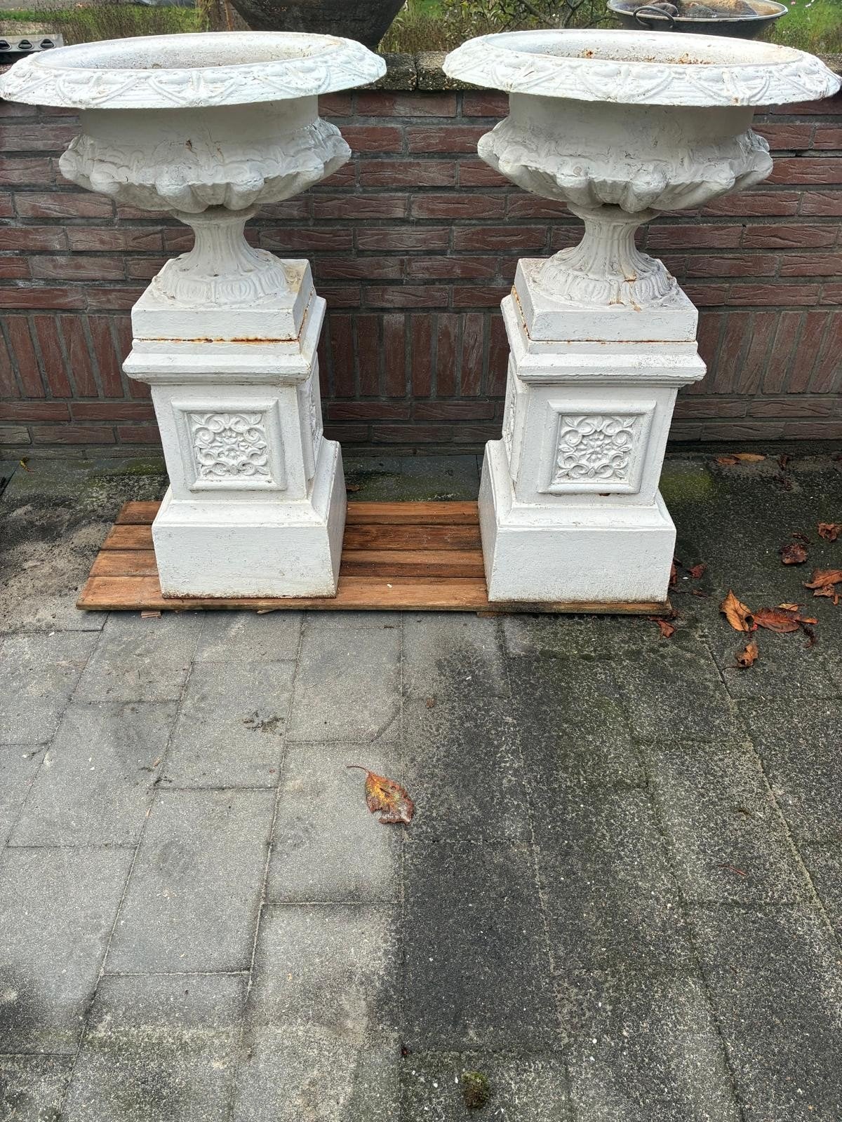 Grote gietijzeren bloempotten op sokkel - Set van 2, Ophalen