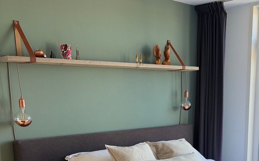 Wandplank met leren dragers en verlichting, Huis en Inrichting, Ophalen, Zo goed als nieuw